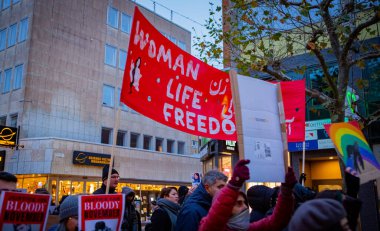 İranlı Kadın Özgürlüğü Gösterisi Malmö, İsveç 'te