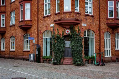 İsveç, Malmö 'de Gamla Vaster' da köşedeki eve giriş.
