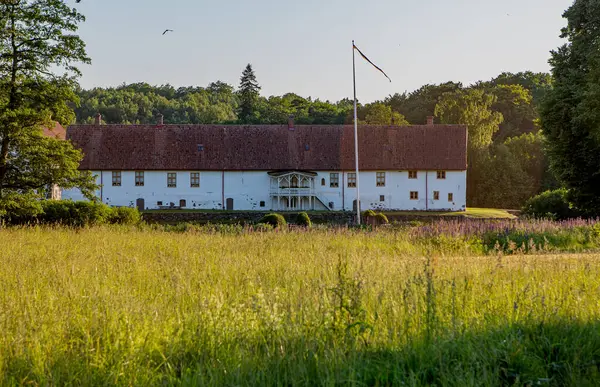 Hasslehom, İsveç dışındaki Hovdala Kalesi