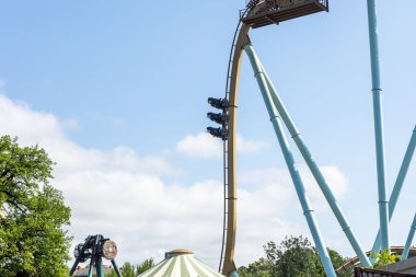 İsveç 'in Göteborg şehrindeki Liseberg lunaparkında hız treni.