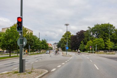 İsveç 'in Malmö şehrinde Pildammsparken parkına yakın bir sokak.