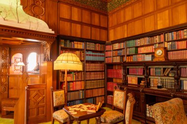 Tjoloholm Şatosu 'ndaki kütüphane duvarı, Halland County, İsveç