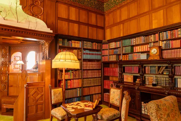 Tjoloholm Şatosu 'ndaki kütüphane duvarı, Halland County, İsveç