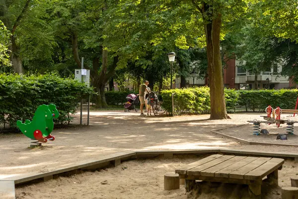 Malmö, İsveç - 2024-06-02: Malmö, İsveç 'te aile oyun alanında