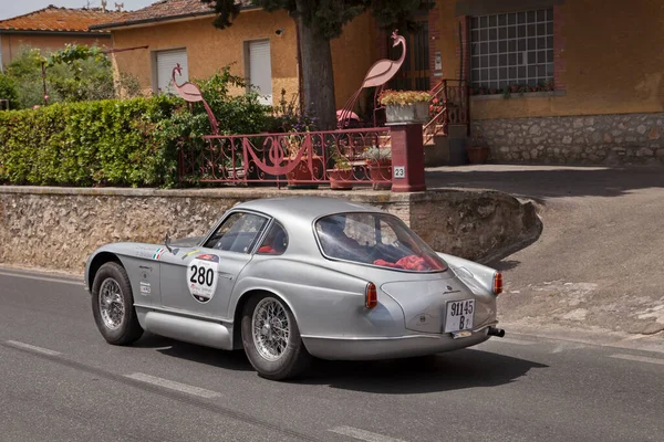 ヴィンテージコンセプト車アルファロメオ2000スポーツティバ 1954 このプロトタイプの唯一の2つのカップと2つのクモが作られました 古典的なイタリアのレースでミル ミリア May 2014 Colle Val Elsa — ストック写真