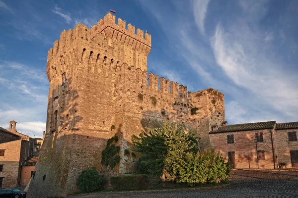 意大利马什 安科纳 Offagna 古城堡的景观保存在风景如画的新旧村落中 — 图库照片