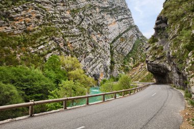 Verdon Gorge, Provence-Alpes-Cote d 'Azur, Fransa: Rougon, Arrondissement Castellane' deki Gorges du Verdon doğa parkındaki nehir kanyonunun manzarası