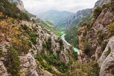 La Palud-sur-Verdon, Provence-Alpes-Cote d 'Azur, Fransa: Prealpes d' Azur Doğal Parkı 'ndaki Verdon nehir geçidinin manzarası