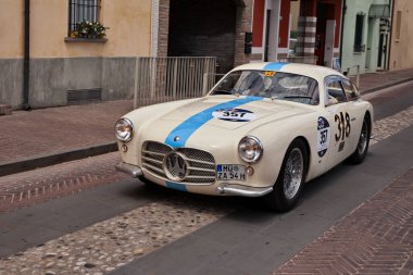 Maserati A6G 54 Berlinetta Zagato (1955) tarihi klasik araba yarışı Mille Miglia 'da 19 Mayıs 2017 tarihinde Gatteo, FC, İtalya