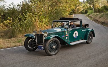 Klasik araba yarışı Gran Premio Nuvolari 'de Lancia Lambda (1930), 17 Eylül 2023 tarihinde Predapppio, FC, İtalya