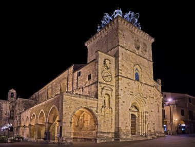 Guardiagrele, Chieti, Abruzzo, İtalya: Santa Maria Maggiore Koleji, antik İtalyan kasabasının merkezindeki ortaçağ kilisesi
