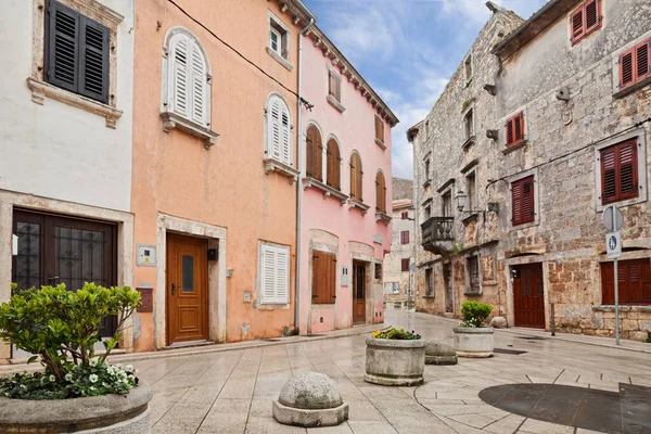 stock image Vodnjan, Istria, Croatia: square in the old town with ancient buildings, near the city Pula