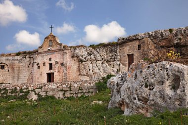 Matera, Basilicata, İtalya: Rock Kilisesi Madonna delle Vergini tufa kayasına oyulmuş, rupedia kiliselerinin doğal ve arkeolojik parkında
