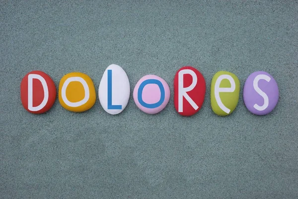 Dolores Vrouwelijke Voornaam Samengesteld Met Hand Geschilderd Multi Gekleurde Stenen — Stockfoto
