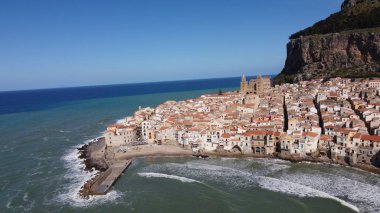 Cefalu, turistik kasaba, insansız hava aracı resmi, Palermo ili, Sicilya bölgesi, Itlay