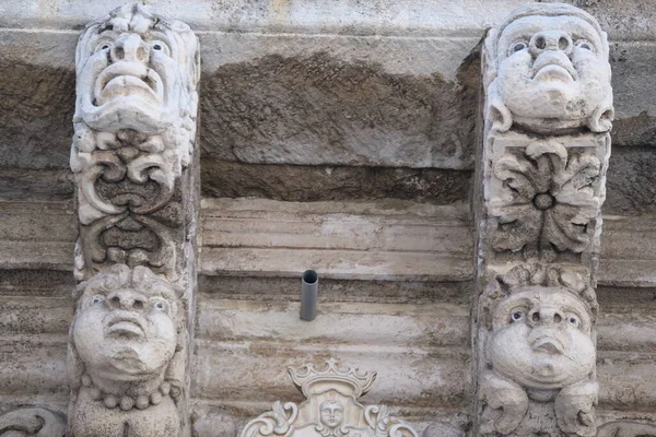Stadhuis Loggia Giuratoria Antropomorfe Zoomorfe Corbels Mascarons Reliëfs Onder Een — Stockfoto
