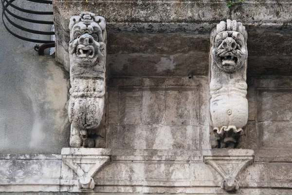 Loggia Giuratoria Humorphic Zoomorphic Corbels Mascarons Reliefs Balcony Acireale Italy — 스톡 사진