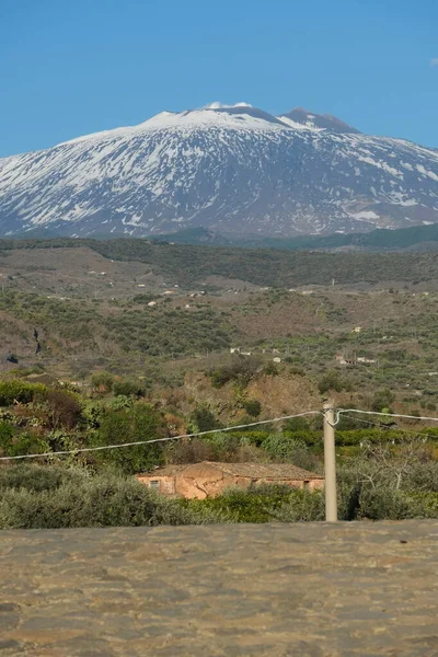Volcán Monte Etna Visto Desde Puente Los Sarracenos Cerca Ciudad —  Fotos de Stock