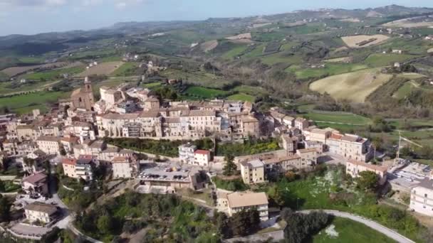 Luftaufnahme Der Hügelstadt Monsampolo Del Tronto Provinz Ascoli Piceno Marken lizenzfreies Stockvideo