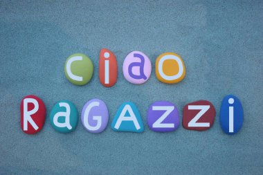 Ciao ragazzi, tipik gayri resmi ve bazen İtalyan deyimiyle 