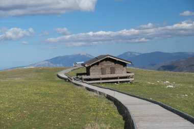 Dağ kulübesi Belvedere, Trisungo 'dan Forca di Presta bir tırmanış, Marche bölgesi, İtalya