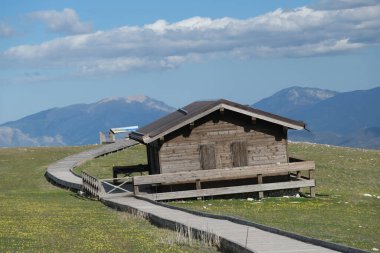 Dağ kulübesi Belvedere, Trisungo 'dan Forca di Presta bir tırmanış, Marche bölgesi, İtalya