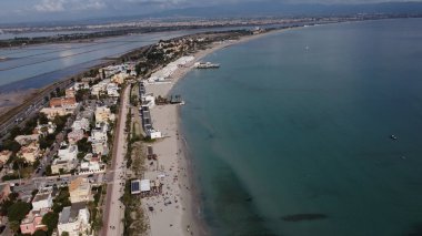 Cagliari kıyısının havadan görünüşü, İtalya Sardinya Poetto plajı ile
