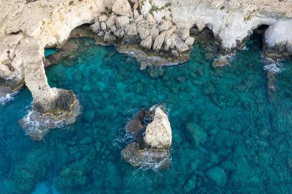 位于塞浦路斯Ayia Napa海滨度假胜地Greco角的天然岩石爱情大桥 — 图库照片