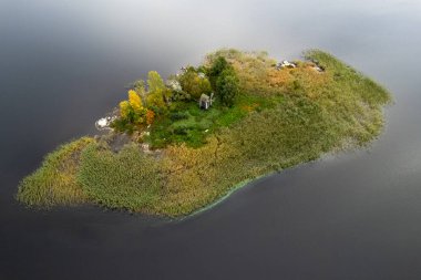 Kallavesi Gölü 'ndeki Honkasaari adasının insansız hava aracı görüntüsü Doğu Finland Kuopio, Avrupa Kuzey Savonia Avrupa