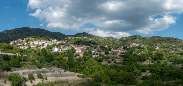 阿格罗斯山区传统村落的空中无人驾驶风景 尼科西亚地区塞浦路斯 — 图库照片