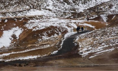 Reykjanes Yarımadası 'ndaki Gunnuhver jeotermal kaplıcaları. Baharda Grintavik İzlanda