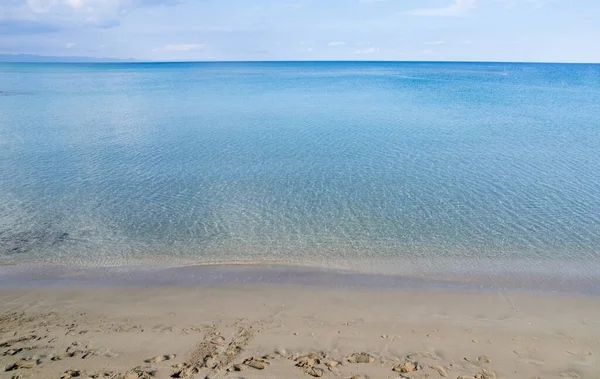 Morska Plaża Krajobrazowa Turkusową Wodą Przestrzenią Kopiowania Tekstu Piękny Pejzaż — Zdjęcie stockowe