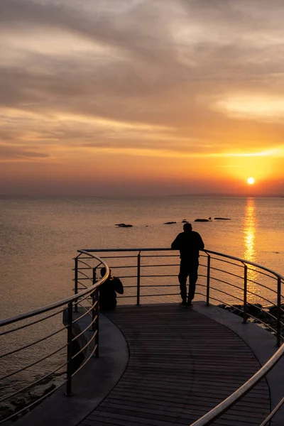 Person Standing Alone Pier Enjoying Dramatic Sunset Sea — 스톡 사진