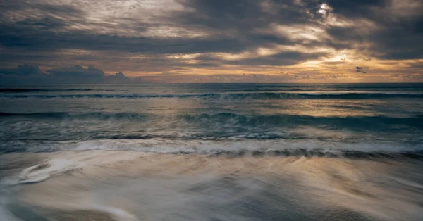 Seascape Sea Waves Crashing Coast Sunset Idyllic Sun Stormy Cloudscape — Stockfoto
