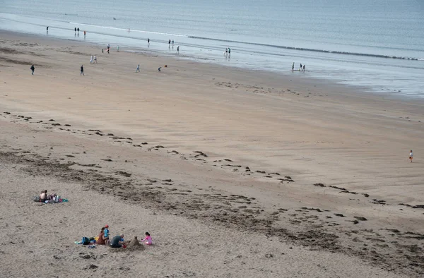 Dingle Irlanda Junho 2022 Pessoas Relaxando Nadando Praia Areia Inch — Fotografia de Stock