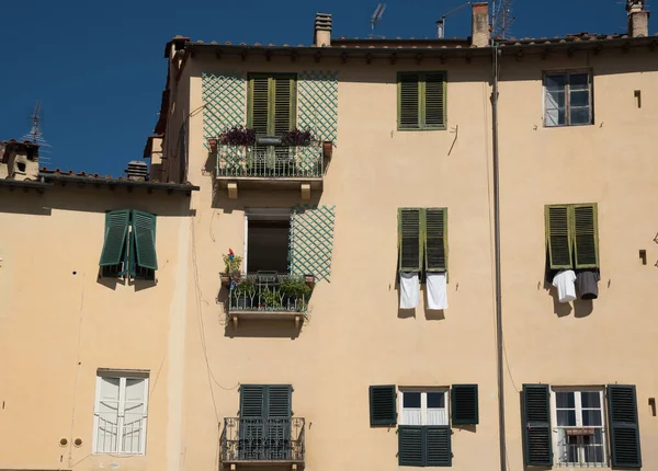 House Residential Apartments Balconies Green Windows Lucca Italy Europe — Stockfoto