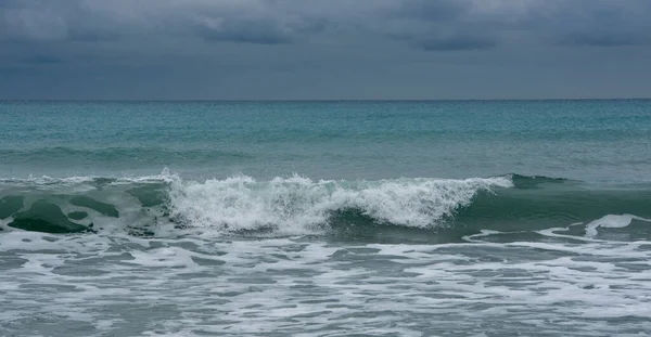 Windige Wellen Die Einem Stürmischen Wintertag Einer Küste Krachen Paphos — Stockfoto