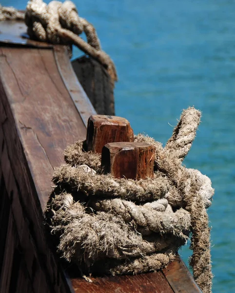 Verdrehtes Schiffsankern Starkes Seil Zur Sicherung Von Fischerbooten — Stockfoto