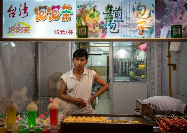 Beijing China June 2018 Chinese Chef Cooking Traditional Snack Street — Stock Photo, Image