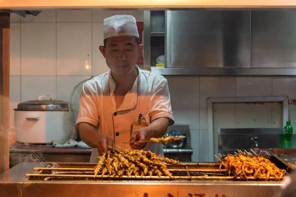 Beijing China June 2018 Chinese Chef Cooking Traditional Snack Street — Stock Photo, Image