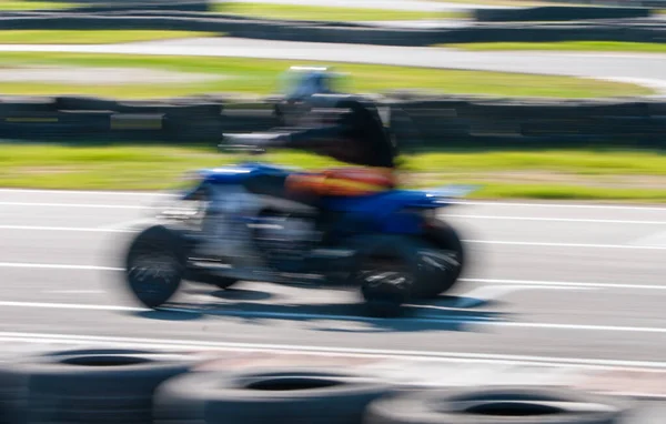 Homme Méconnu Conduit Kart Avec Vitesse Sur Une Piste Karting — Photo