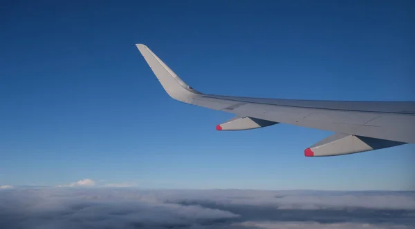 Pesawat Dalam Penerbangan Orang Bepergian Pemandangan Udara Dari Jendela Pesawat — Stok Foto