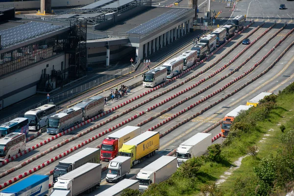 2023年6月9日 多佛港站的卡车 多佛港连接欧洲和英国 处理乘客 车辆和货物 — 图库照片