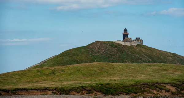 アイルランドの海に浮かぶベリーコットン黒灯台 — ストック写真