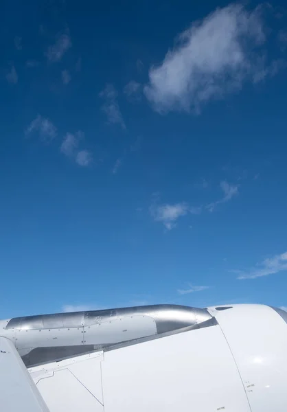 Pesawat Dalam Penerbangan Orang Bepergian Pemandangan Udara Dari Jendela Pesawat — Stok Foto