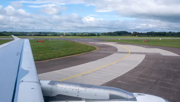 Vliegtuig Start Landingsbaan Klaar Voor Vertrek Reizen Met Het Vliegtuig — Stockfoto