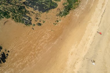 Broadstairs Kent İngiltere 'deki botanik körfezi kumsalının insansız hava görüntüsü.