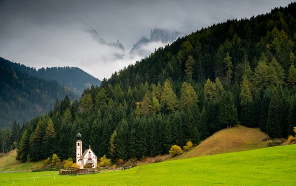 Ranui Rünleri Güney Tyrol Talya Saint John Ranui Chiesetta San — Stok fotoğraf
