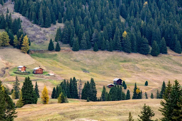 Dřevěné Cestovní Kabina Turistické Domy Venkovní Kopci Podzim Alpe Siusi — Stock fotografie