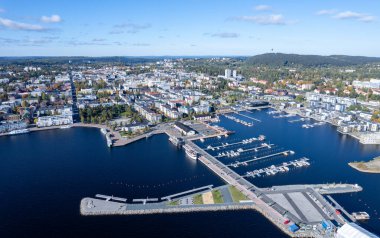 İnsansız hava aracı Kuopio şehri ve marina. Doğu Finlandiya Avrupa